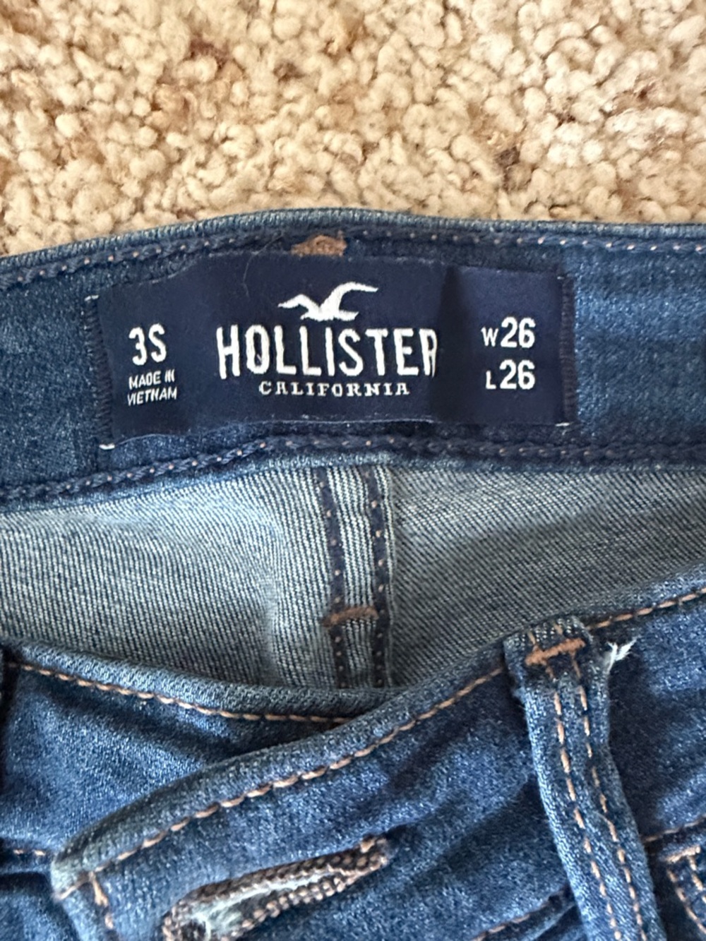 Hollister Distressed Low Rise Women’s Skinny Jeans Size 3S - loved these! - Picture 2 of 4